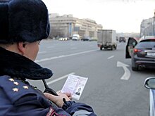 Сотрудник ГИБДД фотографирует документы при проверке — законно ли?