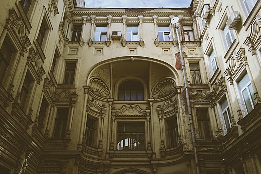 Раскрыт адрес «спрятанного» дома с одним из самых ярких фасадов в Москве
