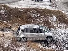 А где водитель?: во Владивостоке обнаружен рухнувший на пляж автомобиль