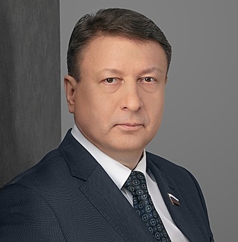 «Единая Россия» приостановила членство Лавричева после ареста