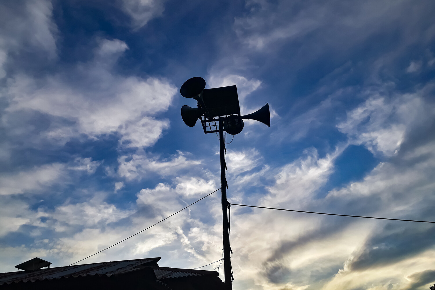 Сирены воздушной тревоги сработали в трех регионах Украины