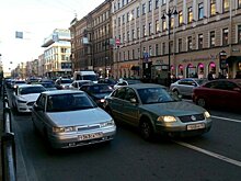 ГИБДД объяснила приостановку выдачи международных водительских прав в Петербурге