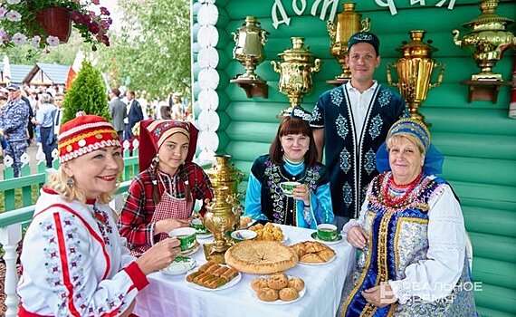 На Сабантуе в Казани съели 20 тысяч эчпочмаков и выпили 3 тысячи литров чая