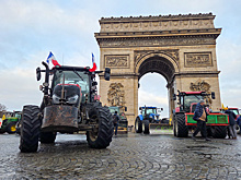 Французские фермеры прибыли на тракторах в Париж, выступая против соглашения ЕС с MERCOSUR