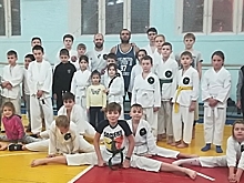Тренировка с мастером спорта по боксу прошла в Щербинке