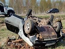 В Марий Эл «девятка» перевернулась и врезалась в опору ЛЭП