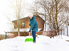 Лопаты, движки, скреперы и компактные снегоуборщики: что выбрать для уборки снега на даче
