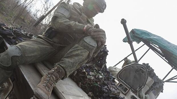 URA.RU: штурмовик ВС РФ из Перми учит стрельбе военнослужащих в прифронтовой зоне СВО