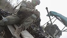 URA.RU: штурмовик ВС РФ из Перми учит стрельбе военнослужащих в прифронтовой зоне СВО