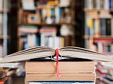 Библиотекарь Некрасова посоветовала читателям 5 книг молодых российских авторов