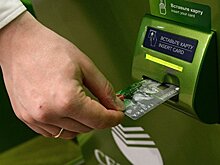 Эксперт объяснил скандал вокруг карт Сбербанка