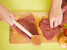 Россиянам посоветовали не мыть мясо перед приготовлением. И вот почему