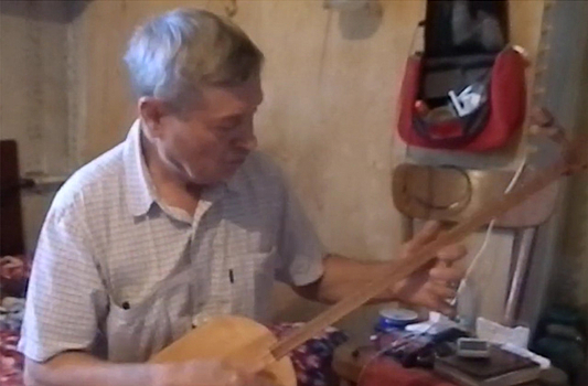 Алтайский мастер прокачал балалайку: как изменился и звучит инструмент (видео)