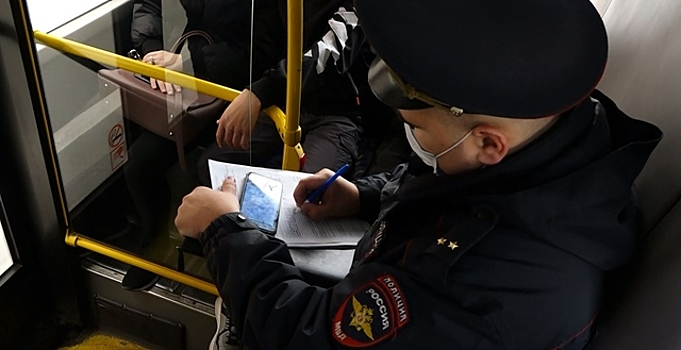 Пассажиров транспорта в Калининграде проверили на соблюдение масочного режима