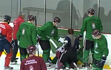 Игроки сборной Латвии устроили драку на первой же тренировке Боба Хартли