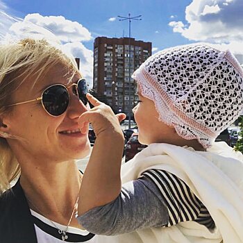 Татьяна Волосожар вместе с мужем и дочерью посетила океанариум