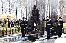 В Мордовии открыли памятник легендарному лётчику Михаилу Девятаеву