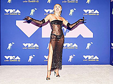 Просвечивающий белье наряд Майли Сайрус признали одним из лучших на премии MTV