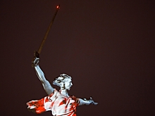 На Мамаевом кургане в Волгограде идет подготовка к световому шоу 9 мая