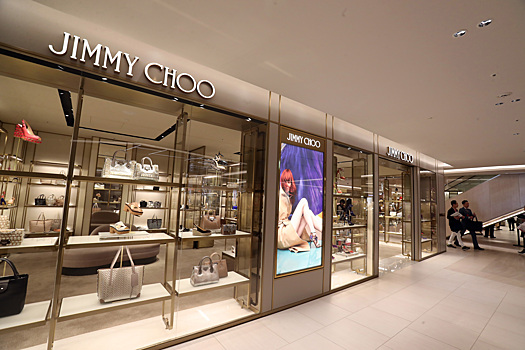 Производитель обуви Jimmy Choo ищет потенциальных покупателей компании