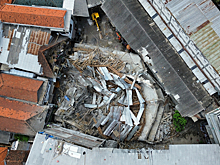 Как минимум три человека погибли в результате обрушения школы в Индонезии