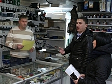 В Салехарде молодогвардейцы рассказали продавцам, кому нельзя продавать их товар