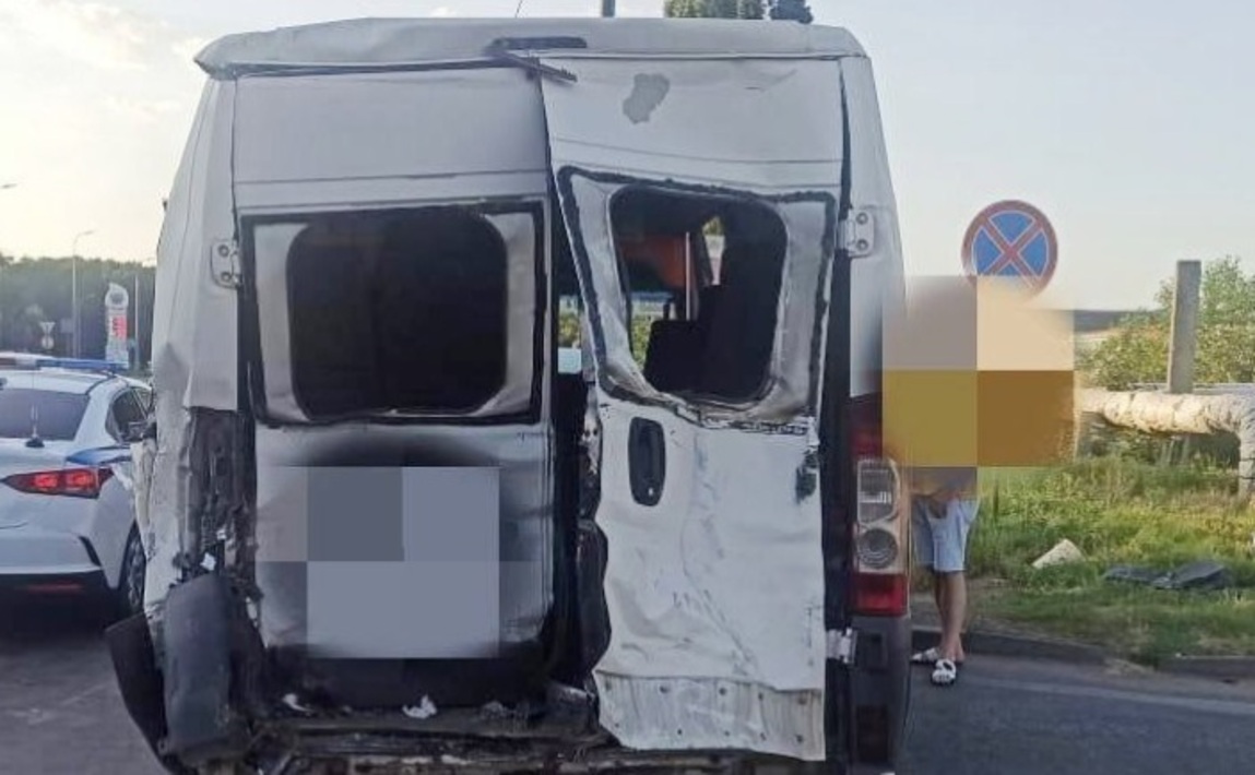 На кубани автобус с туристами попал в дтп
