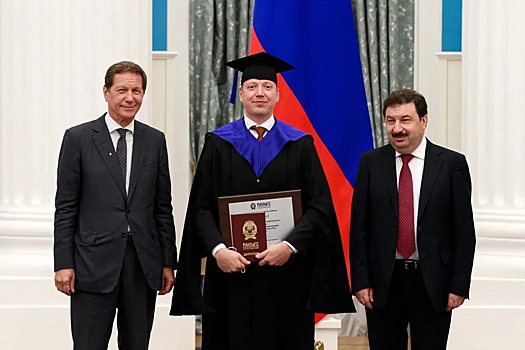 Зятю курганского сенатора в Кремле выдали диплом