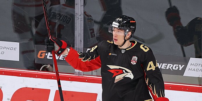 Шарипзянов подарил клюшку юному болельщику: «Большей милоты вы сегодня не увидите. Дамир исполняет мечты»