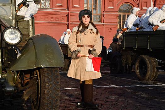 В преддверии Дня Победы в Волгограде сняли видео про легендарных девушек-регулировщиц