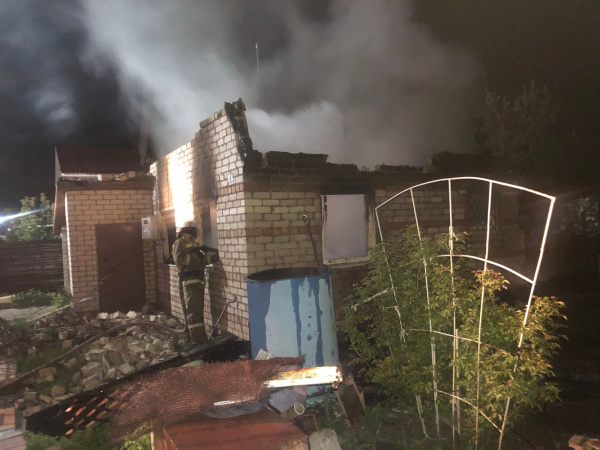 В Самарской области в горящем дачном доме погибли два человека
