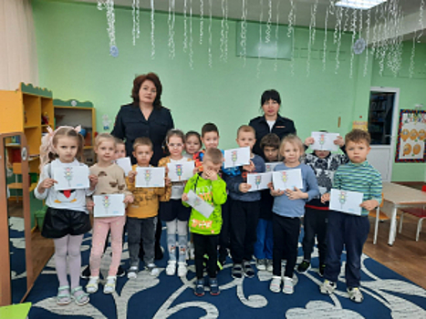 В Оренбургской области сотрудники Госавтоинспекции провели акцию «Мы рисуем светофор!»