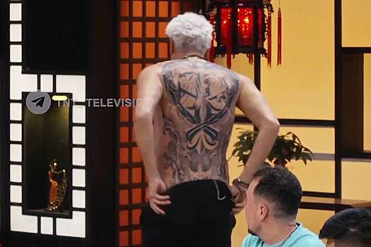 Киркоров показал татуировку на всю спину со своим лицом