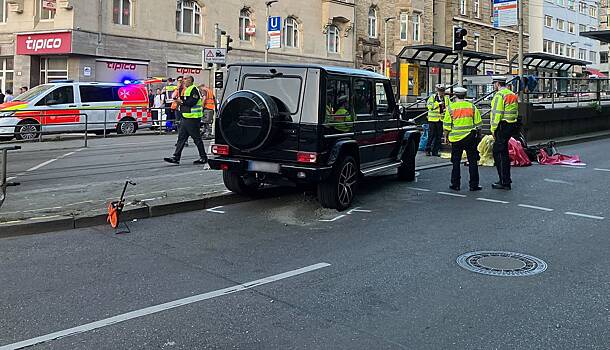Джип наехал на людей в Германии