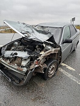 В Соль-Илецке водитель «Приоры» хотел обогнать грузовик и попал в ДТП