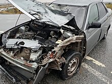 В Соль-Илецке водитель «Приоры» хотел обогнать грузовик и попал в ДТП