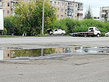 "Куда так летел": легковушка врезалась в длинномер в кузбасском городе