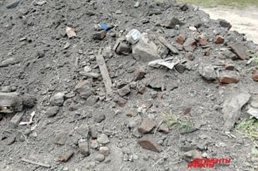 Под Ярославлем на берегу Волги неизвестные устроили свалку