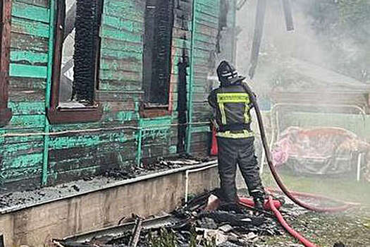 МЧС РФ: пять детей погибли при пожаре в частном доме в подмосковном Куровском