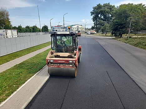 В Курске на 1-й Строительной к субботе уложат 1,2 тысячи тонн асфальта