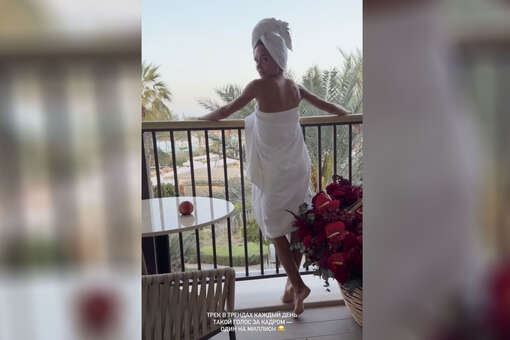 Дочь Маликова Стефания в одном полотенце снялась на отдыхе