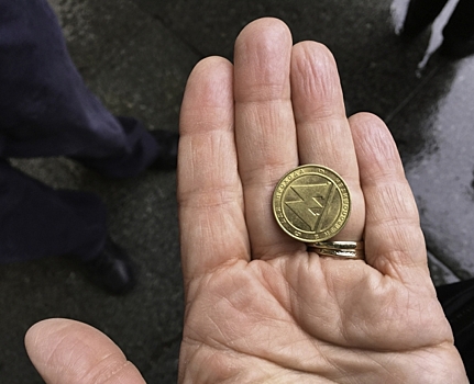 В петербургском метрополитене рассказали, когда и зачем ввели юбилейные жетоны