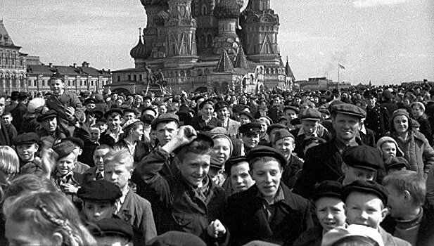 Прямой эфир — 1945: подписание пакта о капитуляции и Парад Победы в Москве