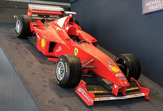Ferrari F300 Михаэля Шумахера продали за $6,2 млн