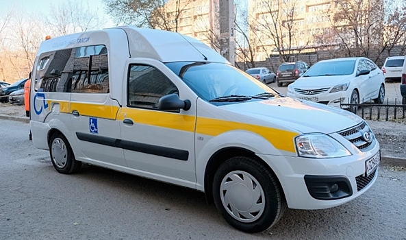 Пожилым волгоградцам помогают пройти вакцинацию мобильные бригады