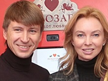 Тотьмянина и Ягудин поцеловались на глазах у сотен посетителей универмага