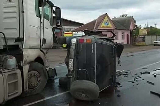 Ребенок и мужчина погибли в ДТП с грузовиком в Иркутской области