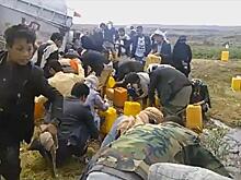 Опрокинувшийся бензовоз обеспечил жителей арабской деревни бесплатным горючим