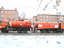 На улице Удмуртской в Ижевске начали промывать ливневую канализацию