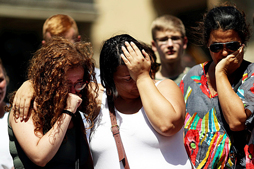 Charlie Hebdo опубликовал карикатуру на теракт в Барселоне